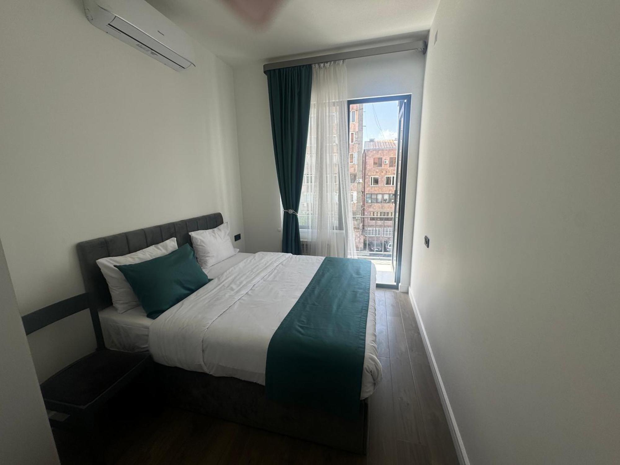 Luxe Apartment In Center Yerevan Exterior photo